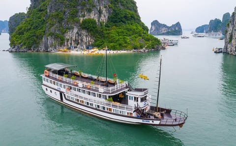 Bai Tu Long Bay 2-Day Cruise with Kayaking and Swimming