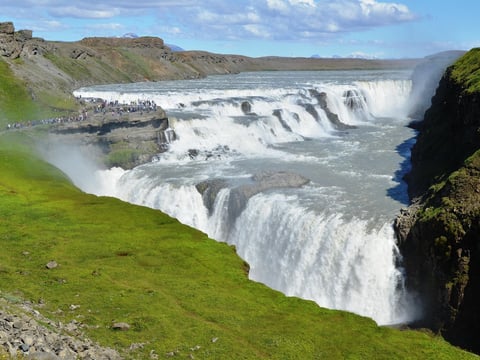 Golden Circle Tour & Laugarás Lagoon retreat