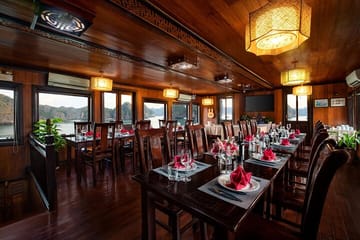 Deluxe 2-Day Bai Tu Long Bay Cruise with Kayaking and Caves