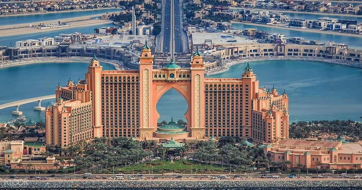 Private Half day Dubai City Tour with Dubai Mall shopping, Burj Khalifa 124/125th floor visit & Musical Fountain Show with Lake Ride 5