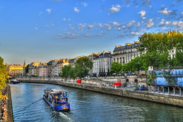 Seine River Cruise and Night Tour of Paris Landmarks