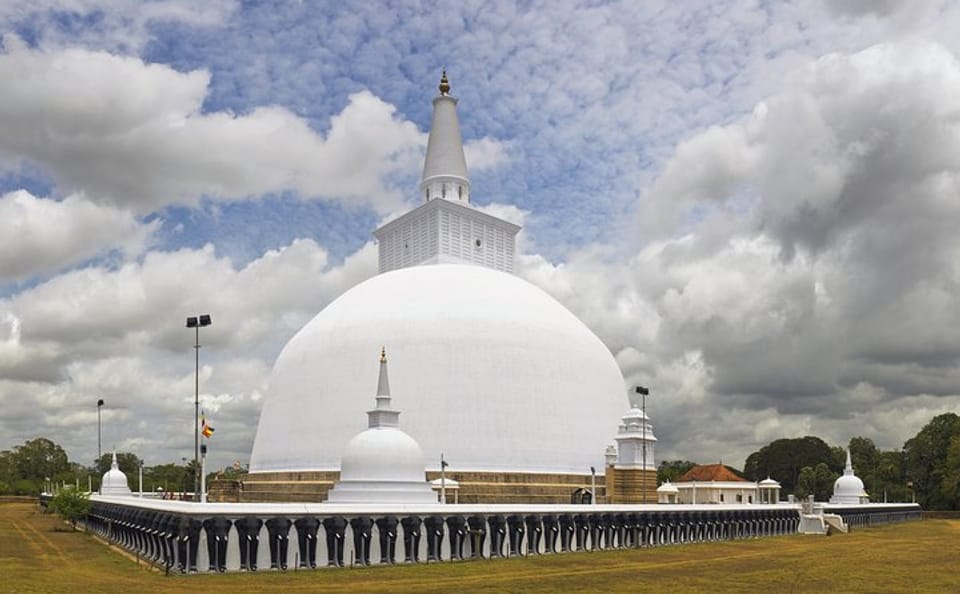 Aukana Buddha and Anuradhapura Day Tour from Kandy