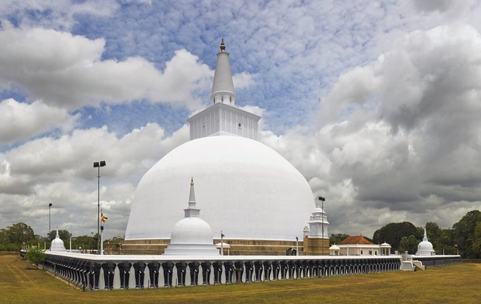 Aukana Buddha and Anuradhapura Day Tour from Kandy
