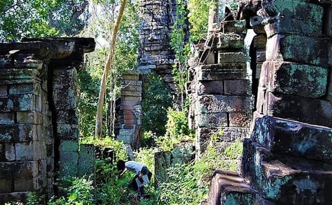 Private Day Trip to Banteay Chhmar Temple and Silk Farm from Siem Reap