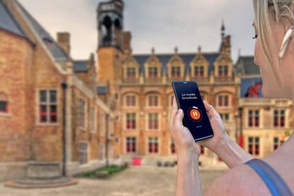 Bruges: Audio Guided Walking Tour (1h45 – 22 audio comments)