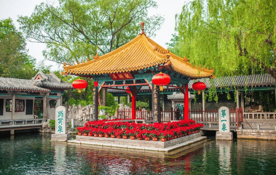 Jinan Day Tour of Baotu Spring, Daming Lake, and Museums