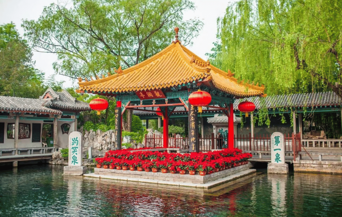 Jinan Day Tour: Baotu Spring, Museum, Thousand Buddha Mountain & Daming Lake.