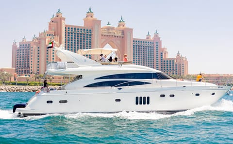 Luxury Yacht Tour with Breakfast or BBQ in Dubai Marina