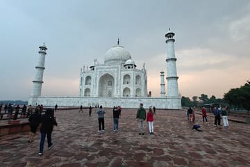 Private Taj Mahal and Fatehpur Sikri Tour from Delhi to Jaipur