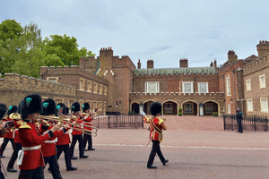 London’s Royal Family and Changing of the Guard tour 