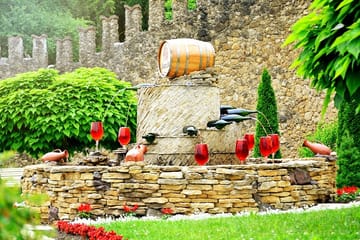 Chișinău Sightseeing Tour with Wine Tasting at Mileștii Mici