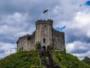 Cardiff Cultural Day Tour with Castle and Bute Park Visit