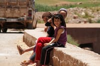Seamless door-to-door transfer with sightseeing stop in Morocco’s Rif Mountains