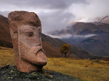 Private Kazbegi and Gudauri Tour with Sno Giant Stone Heads