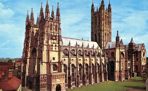 Private Tour of Kent's Iconic Sites: Canterbury, Dover, Leeds Castle