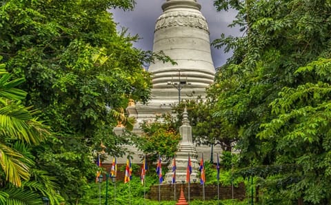 Cultural Tour of Phnom Penh and Siem Reap in 5 Days
