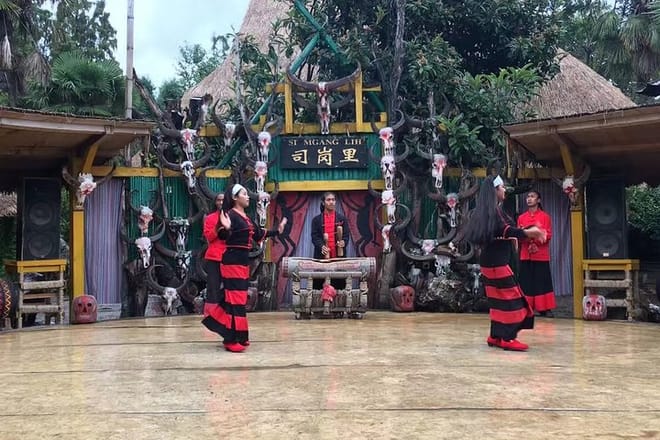 Private Day Tour in Kunming: Flower and Birds Market, Dianchi, Green Lake etc. 9