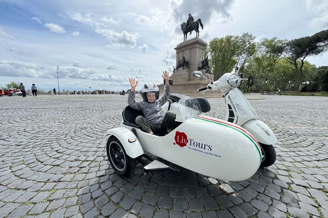 Rome City Highlights: Exclusive Semi-Private Vespa Sidecar Tour