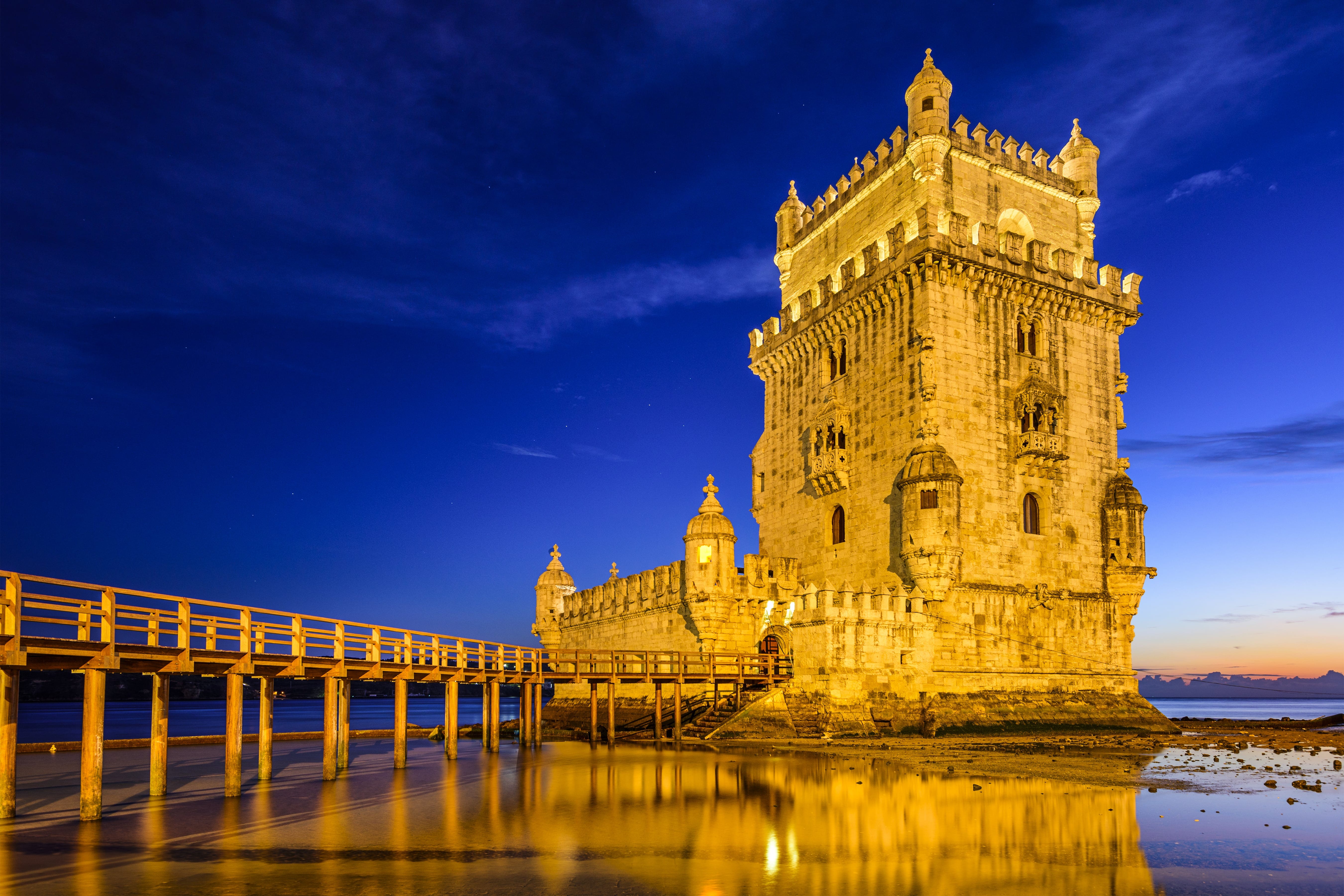 LISBON: Private Night Tour in Lisbon