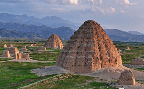 Yinchuan Western Xia Tombs and Helanshan Rock Art Tour