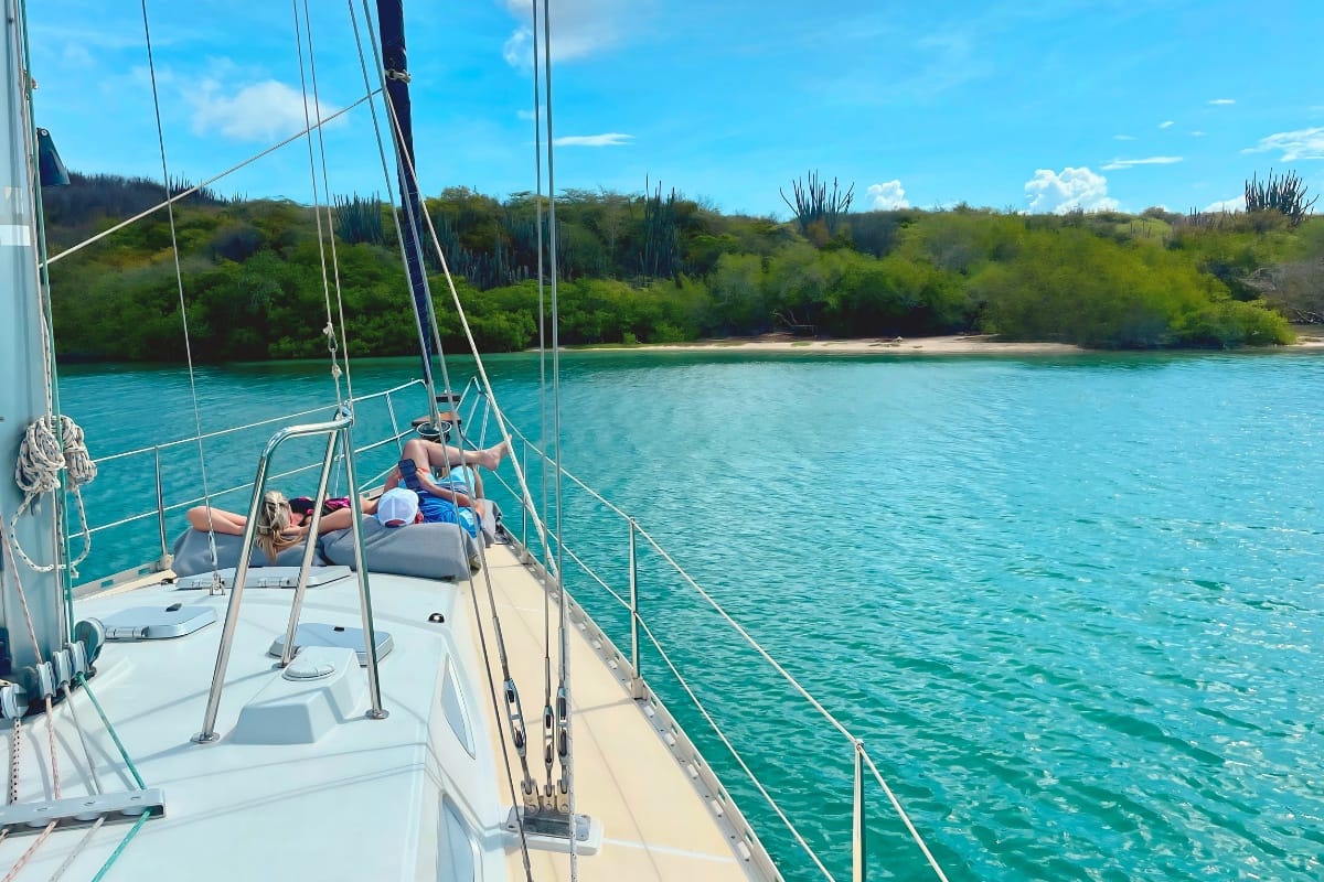 Romantic couple enjoying private tour in Curacao with Maxie Sailing