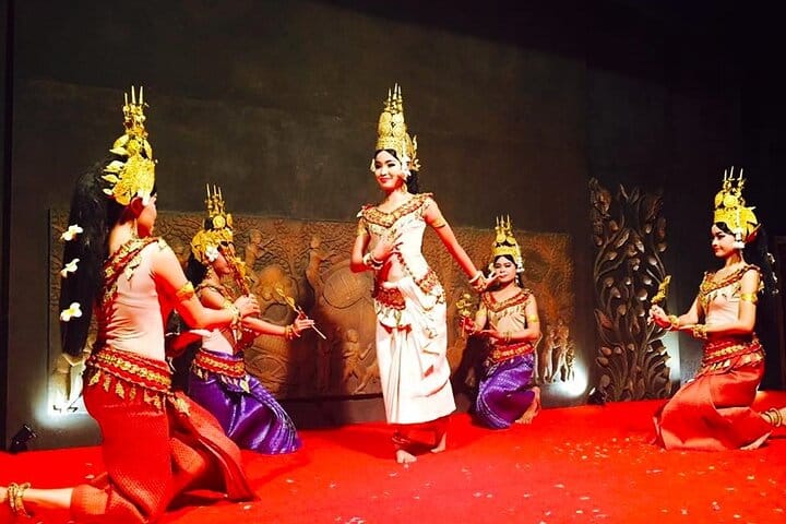 Apsara Dance Show with Dinner by Tuk-Tuk Roundtrip Transfer 6