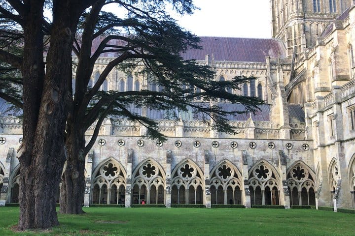 Full-Day Private Tour to Salisbury, Stonehenge and Woodhenge  2