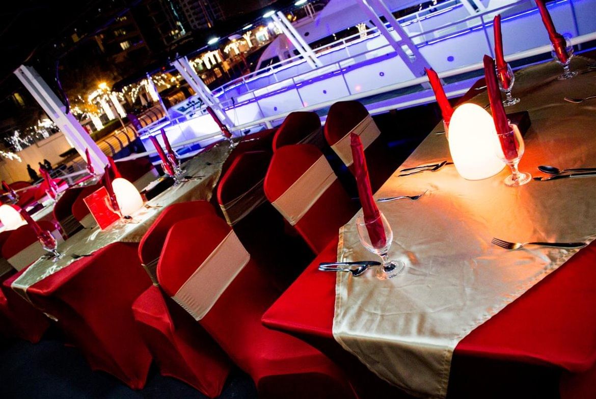 5 Star Marina Glass-boat Dinner Cruise with Daytur