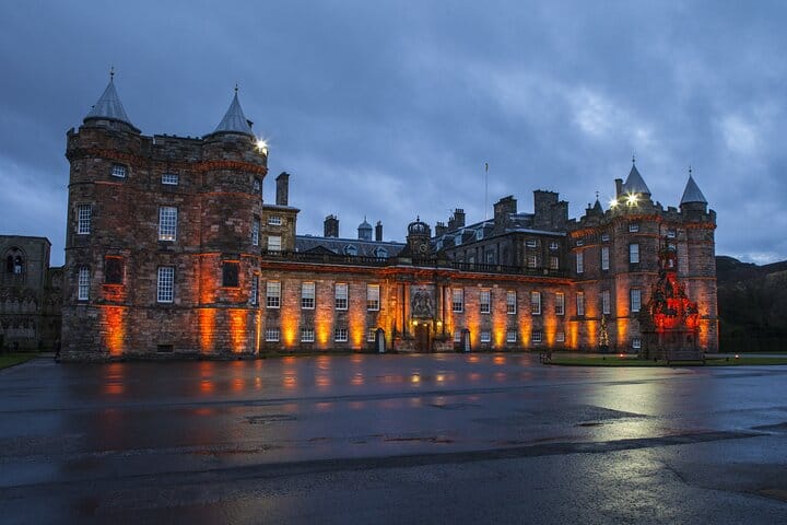 Edinburgh’s Spookiest Ghost Tour of Haunted Streets and Dark Tales