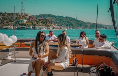 Private Yacht Swimming Tour along Istanbul's Coastline