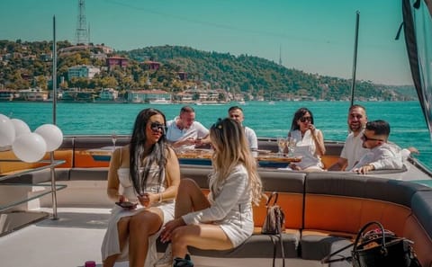 Private Yacht Swimming Tour along Istanbul's Coastline