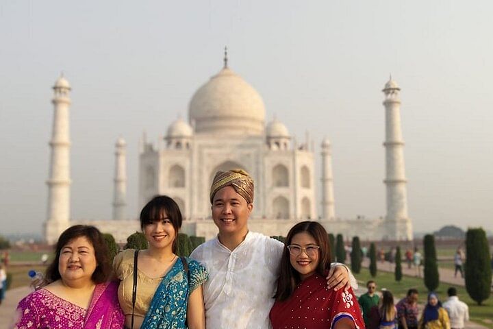 Taj Mahal Day Tour from New Delhi by Gatimaan Express