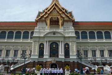 Bangkok Temple & Market Walking Tour: Grand Palace, Wat Pho & Wat Arun
