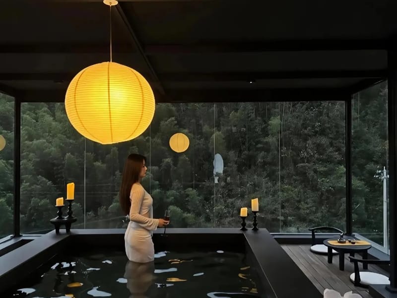 Hangzhou: Deqing Water Town & Mogan Private Day Trip