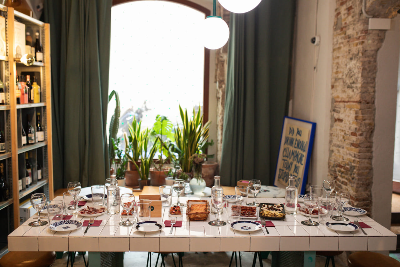 Private tapas and wine walking tour experience 6