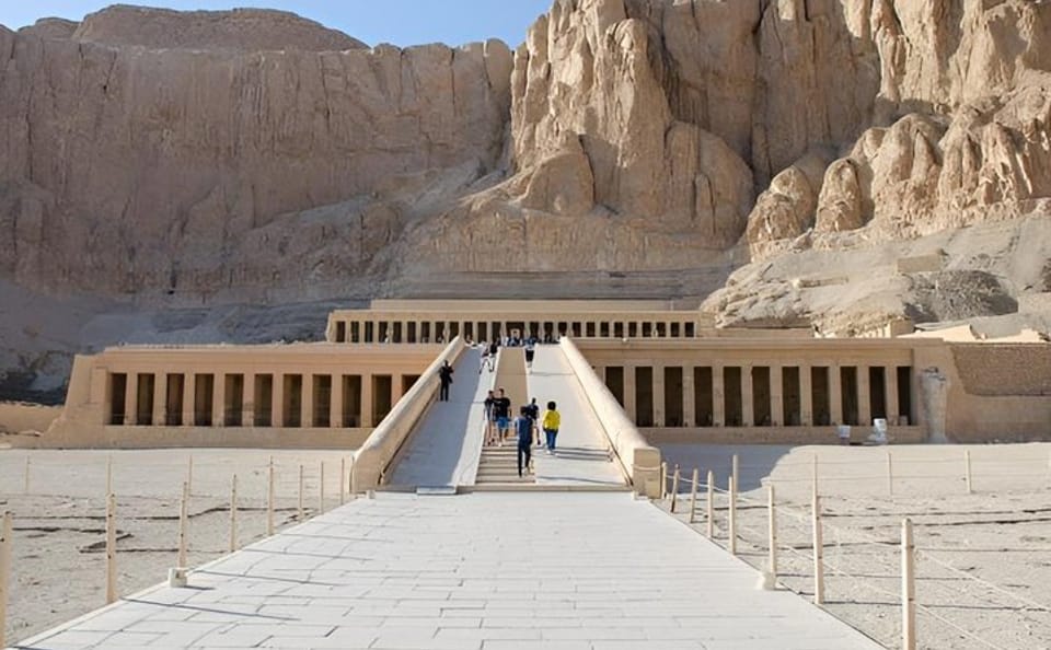 Full-Day Guided Bus Tour from Hurghada to Luxor's Highlights