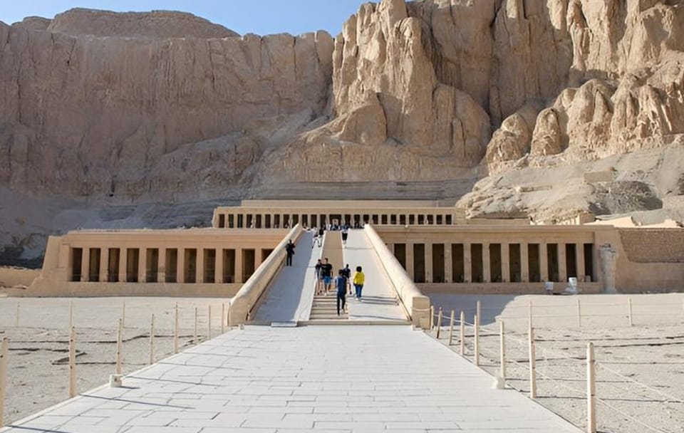 Full-Day Guided Bus Tour from Hurghada to Luxor's Highlights