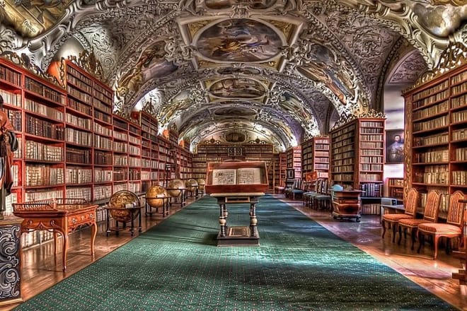 Prague DeLuxe Tour: Views, Hidden Gems, Tastings & River Cruise