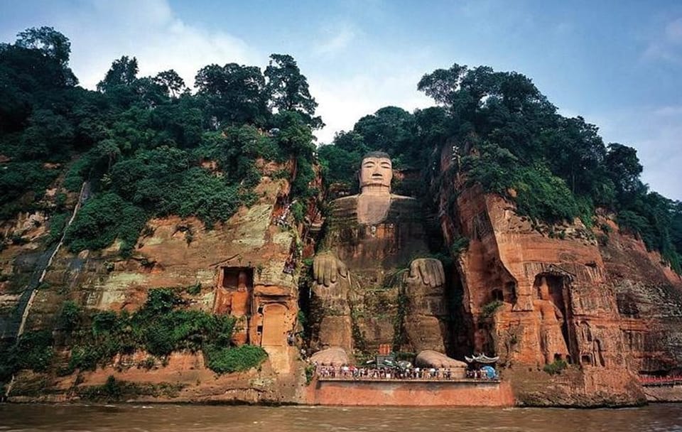 Chengdu Panda Base and Leshan Buddha Day Tour