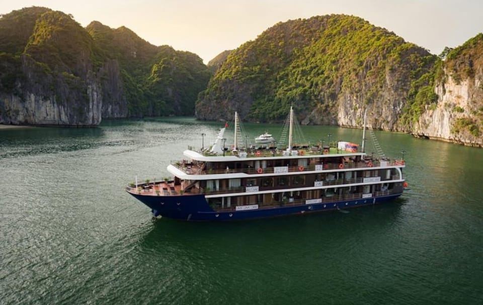 All-Inclusive 2D/1N 5star Cruises: Meals-Kayak-Cave-Accommodation