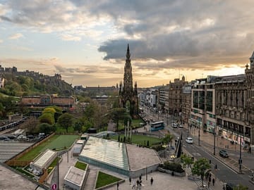 Edinburgh City Highlights Tour with Castle Visit