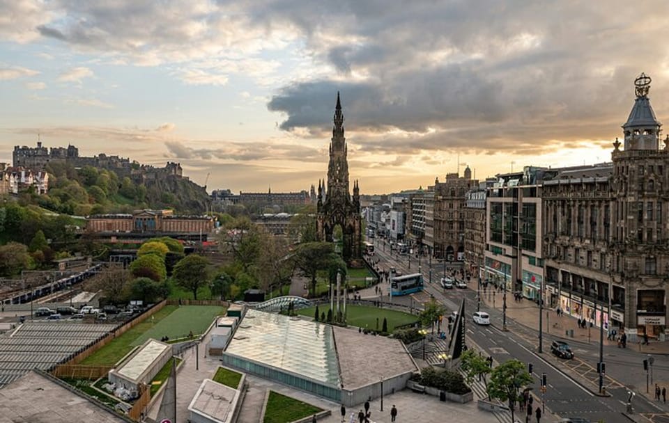 Edinburgh City Highlights Tour with Castle Visit