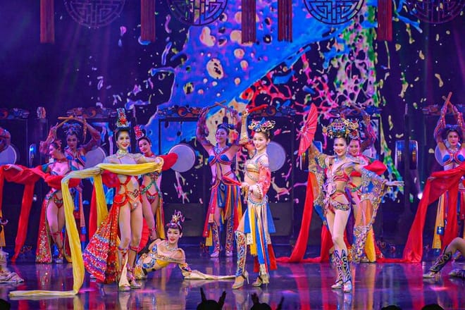 Simon Cabaret: Phuket’s Ladyboy Glamour Show photo 3