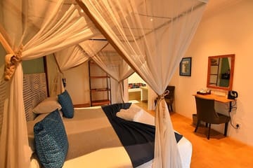 Victoria Falls 3-Day Adventure Tour with Meals and Transport