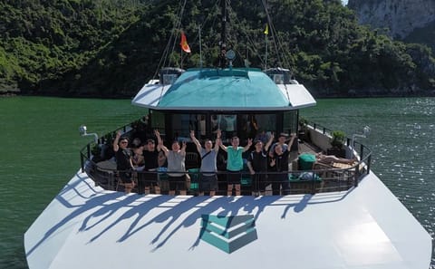 Luxury Catamaran Cruise Tour in Ha Long Bay and Lan Ha Bay