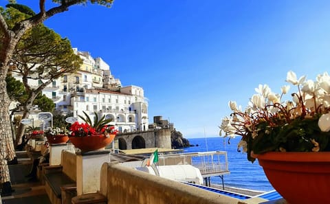Sorrento, Positano, and Amalfi Day Tour from Naples