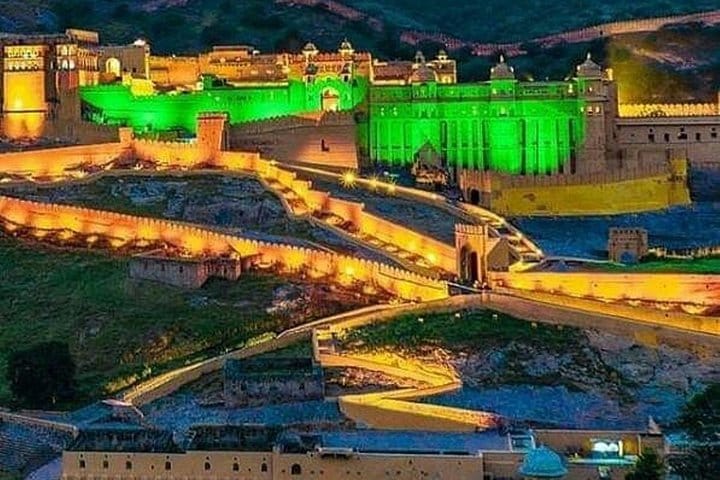Jaipur Amer Fort Light & Sound Show with Dinner and Cultural Dance