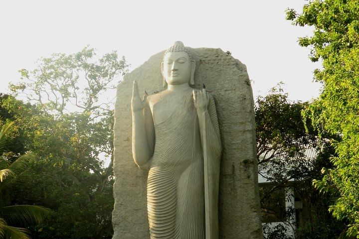 replica of Aukana statue