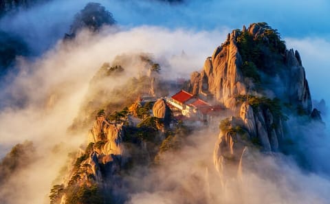 1-Day Mt. Huangshan Tour with Visits to Hongcun and Xidi