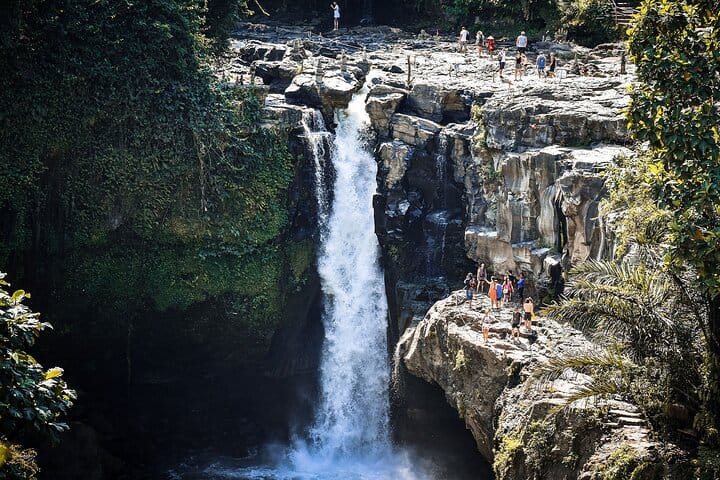 Tegenungan waterfall